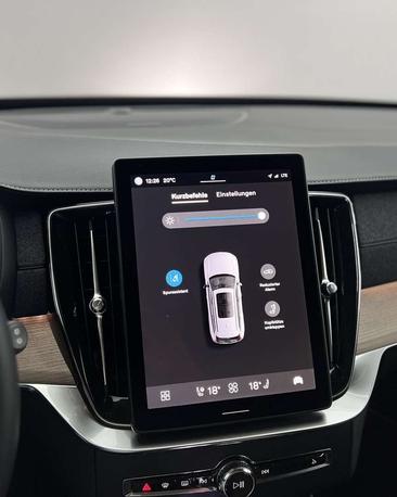 Volvo XC90 B5 Plus — photo 31