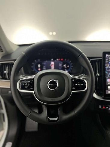 Volvo XC90 B5 Plus — photo 25