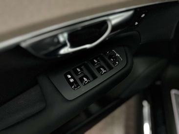 Volvo XC90 B5 Plus — photo 32