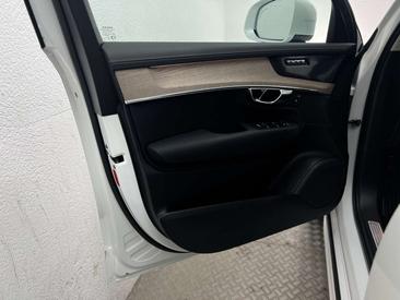 Volvo XC90 B5 Plus — photo 36