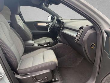 Volvo XC40 B3 Plus — photo 3