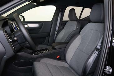 Volvo XC40 B4 Plus — photo 13