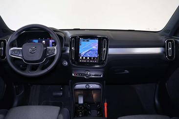 Volvo XC40 B4 Plus — photo 16