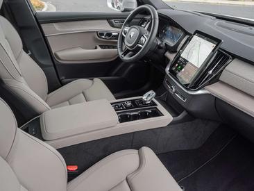 Volvo XC90 B5 Plus — photo 9