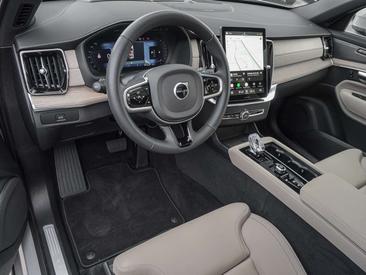 Volvo XC90 B5 Plus — photo 10