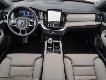 Volvo XC90 B5 Plus — photo 11