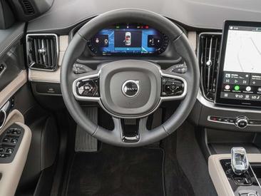 Volvo XC90 B5 Plus — photo 12