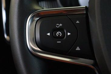 Volvo XC40 T5 Recharge R-Design — photo 7