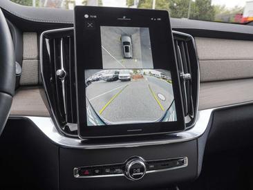 Volvo XC90 B5 Plus — photo 14