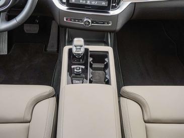 Volvo XC90 B5 Plus — photo 15