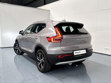 Volvo XC40 B3 Core — photo 2
