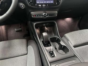 Volvo XC40 B3 Core — photo 13
