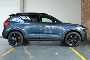 Volvo XC40 B4 Plus — photo 2