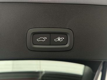 Volvo XC40 B3 Core — photo 17