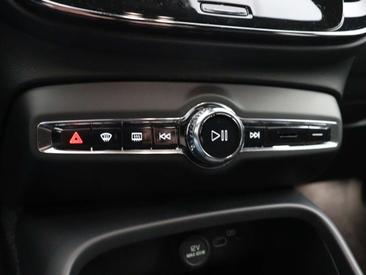 Volvo XC60 — photo 21
