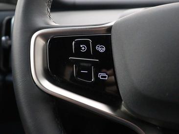 Volvo XC60 — photo 12