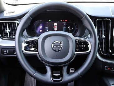 Volvo XC60 R Design — photo 8