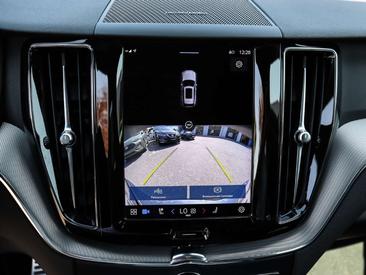 Volvo XC60 R Design — photo 11