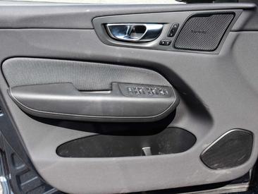 Volvo XC60 R Design — photo 12