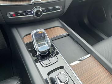 Volvo XC60 T8 Recharge Ultimate — photo 25