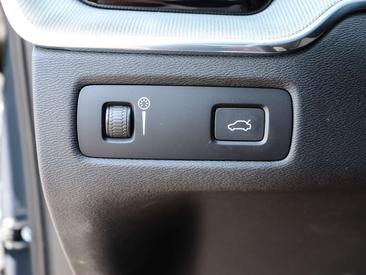 Volvo XC60 R Design — photo 13