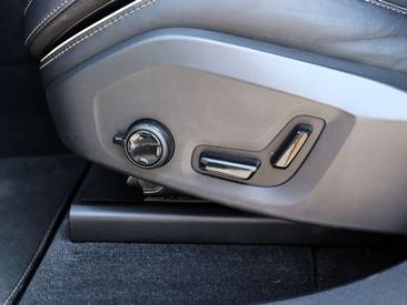 Volvo XC60 R Design — photo 14