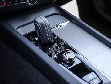 Volvo XC60 R Design — photo 15