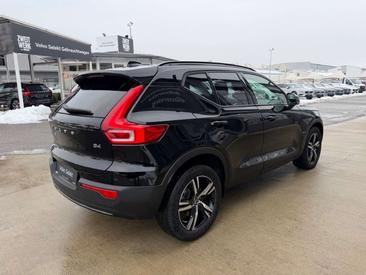 Volvo XC40 B4 Plus — photo 2