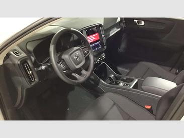 Volvo XC40 B3 Essential — photo 7