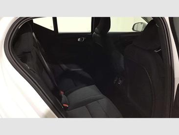 Volvo XC40 B3 Essential — photo 12