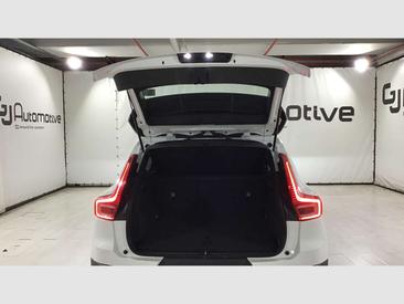Volvo XC40 B3 Essential — photo 13
