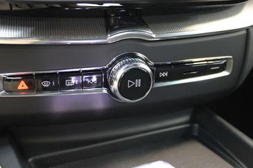 Volvo XC60 T8 Ultimate — photo 34