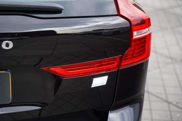 Volvo XC60 T6 Recharge R-Design — photo 9