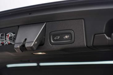 Volvo XC60 T6 Recharge R-Design — photo 11