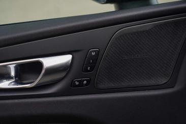 Volvo XC60 T6 Recharge R-Design — photo 15