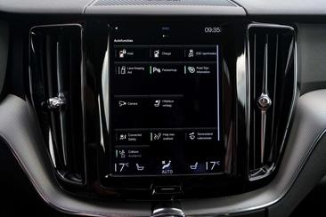 Volvo XC60 T6 Recharge R-Design — photo 25