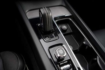 Volvo XC60 T6 Recharge R-Design — photo 29