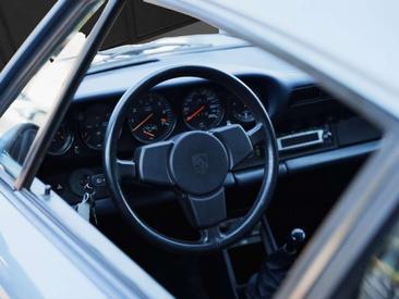 Porsche 930 — photo 10