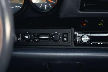 Porsche 964 CARRERA 4 — photo 15
