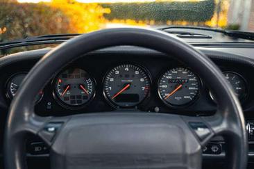 Porsche 964 CARRERA 4 — photo 16