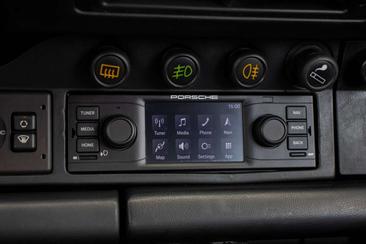 Porsche 964 CARRERA 4 — photo 27