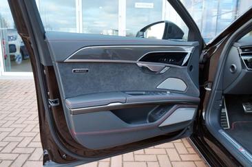 Audi S8 — photo 5