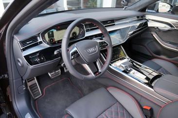 Audi S8 — photo 7