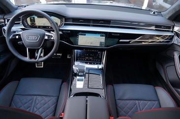 Audi S8 — photo 10