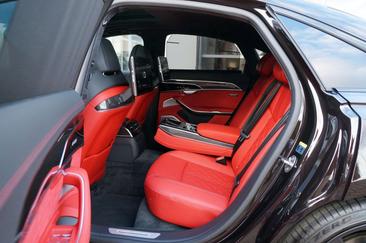 Audi S8 — photo 12