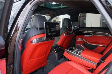 Audi S8 — photo 13
