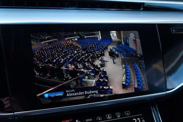 Audi S8 — photo 18