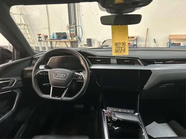 Audi E-tron S — photo 6