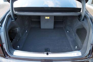 Audi S8 — photo 20