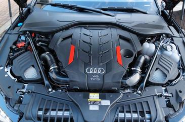 Audi S8 — photo 21